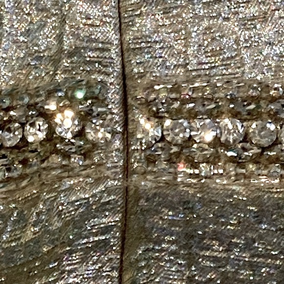 NWT Mac Duggal 66975M Oyster Metallic One Shoulder Front Slit Ruffle Gown - Sz 6 - Picture 8 of 12